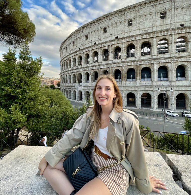 Astrid in beige shorts, a white top, burberrys trench and black YSL bag in front of the Colosseum | Ode2style.com