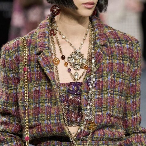 Close up of Chanel AW22 tweed look | Ode2style.com