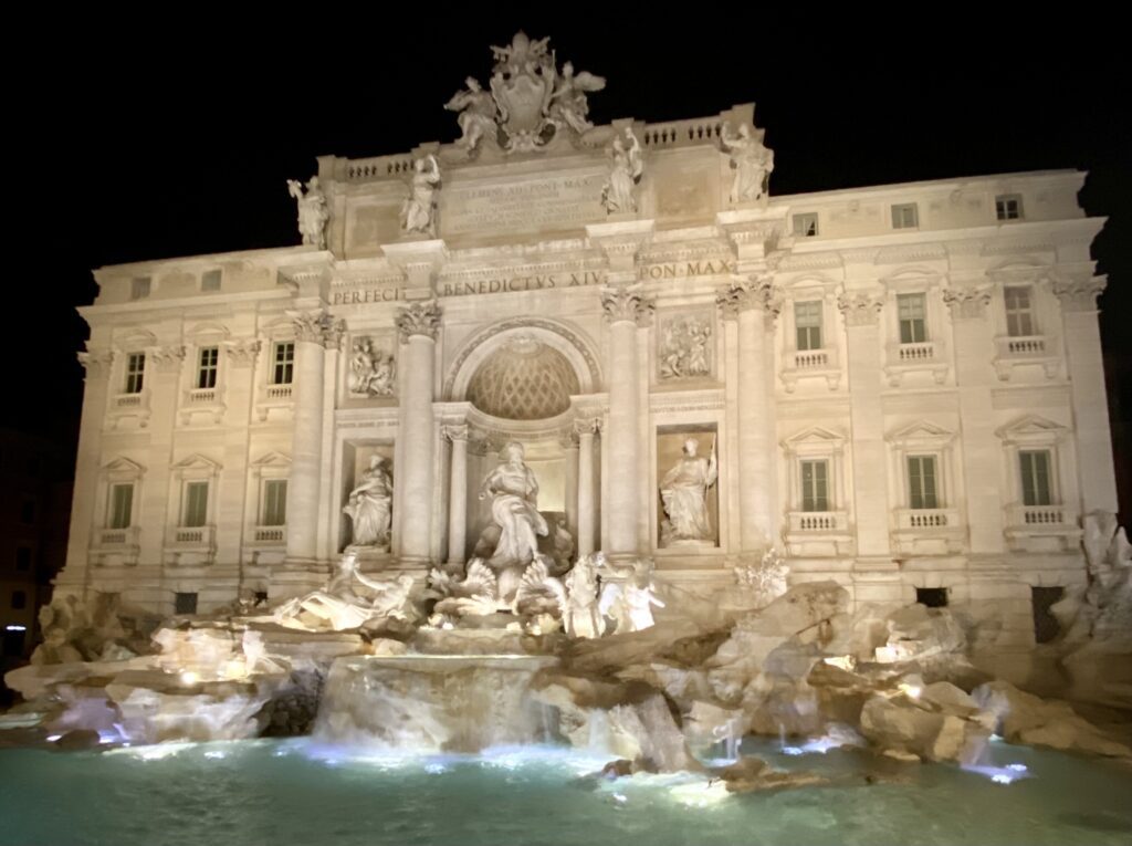Trevi Fountain in Rome by night | Ode2style.com