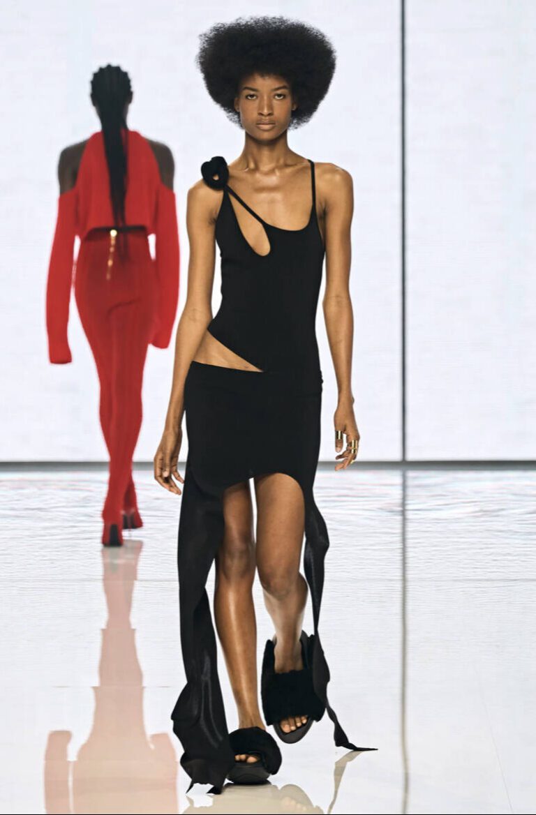 Black cutout dress from the Balmain Spring summer 2022 show | Ode2style.com