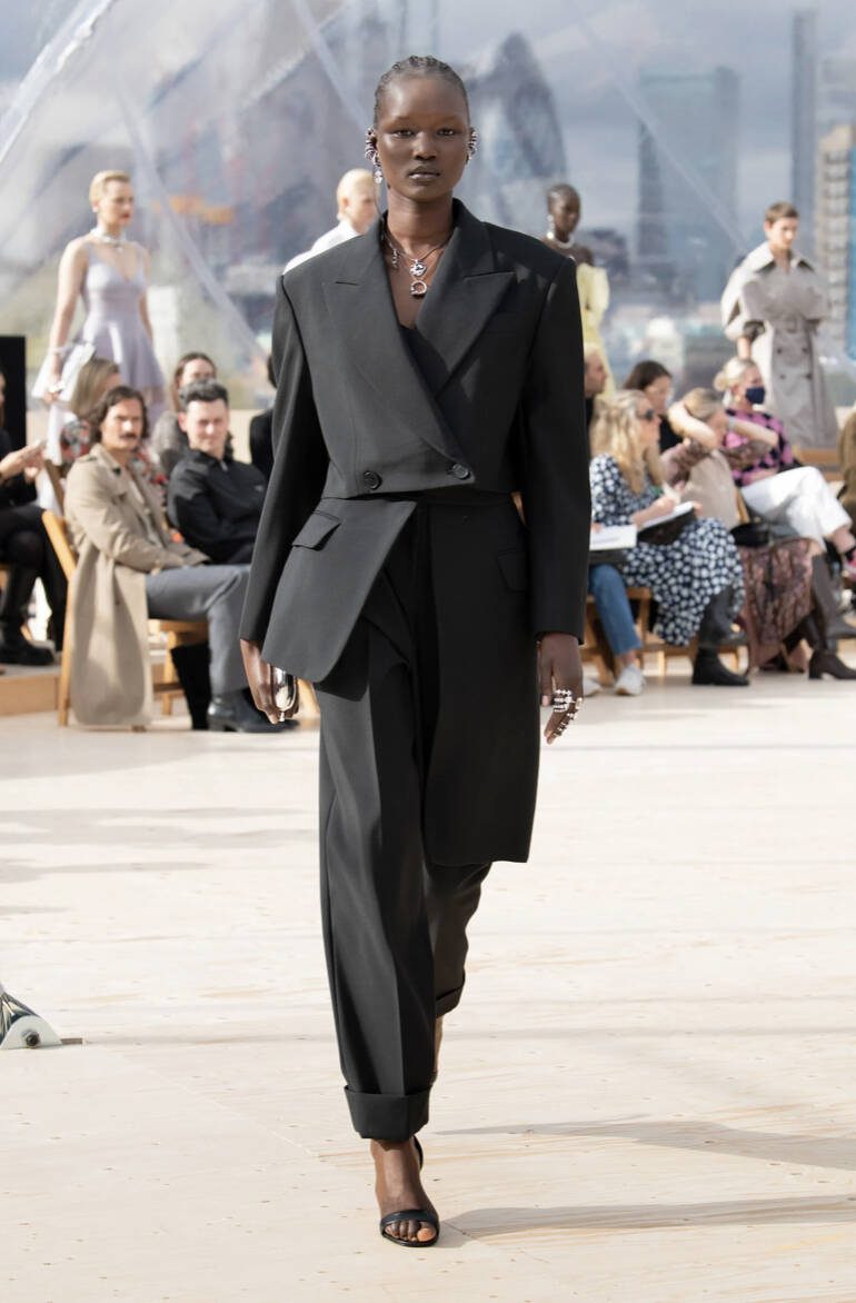 Black suit look by Alexander McQueen for SS22 | Ode2style.com
