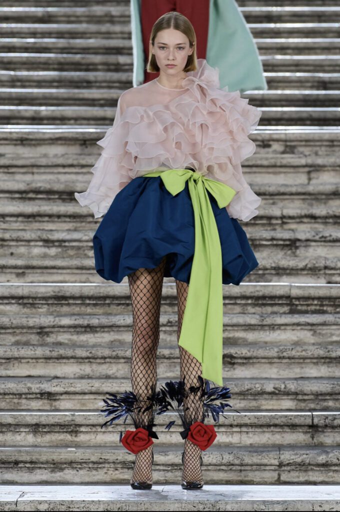 Gorgeous princess look from the Valentino AW22 Haute Couture Show | Ode2style.com