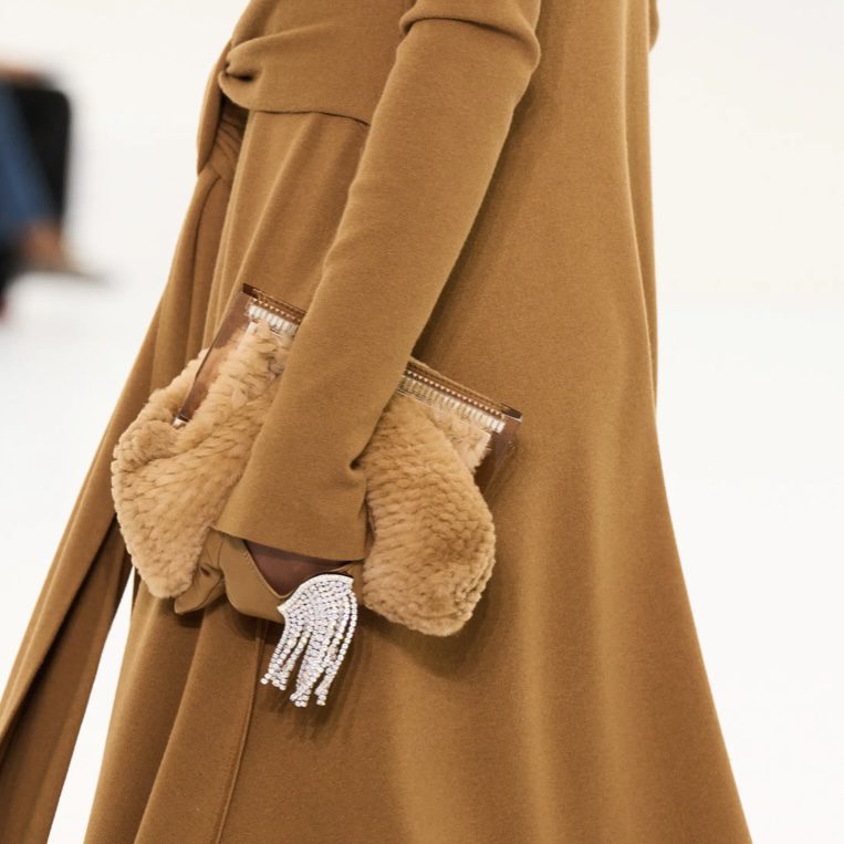 Camel wool look from the Fendi AW22 Haute Couture show | Ode2style.com