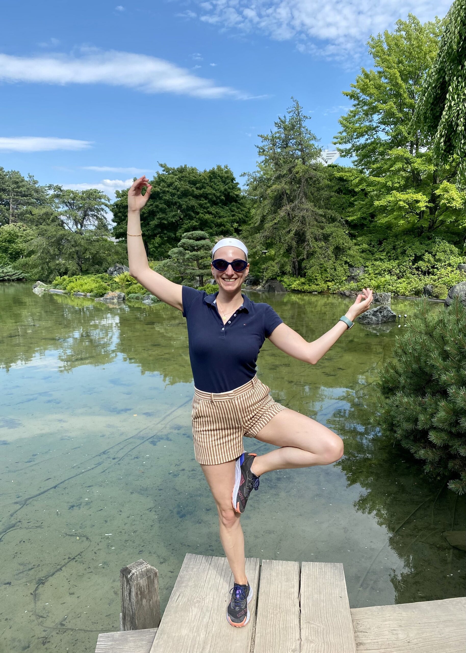 Astrid in Yoga pose in the Montreal Botanical Gardens | Ode2style.com