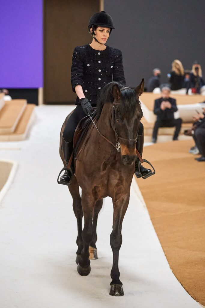Charlotte Casiraghi opening the Chanel Couture show on horseback | Ode2style.com