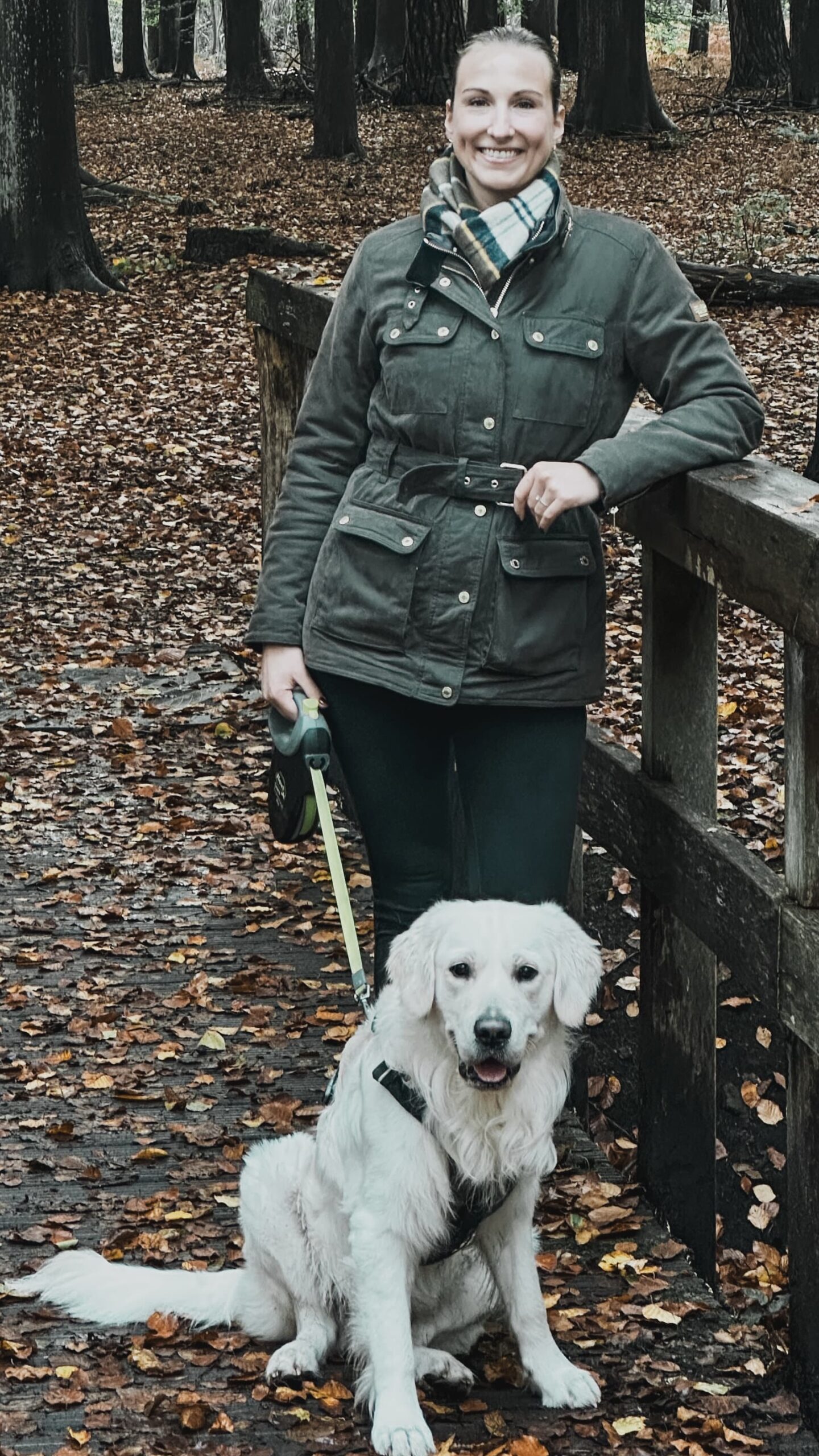A gooed rain proof jacket, wax field jacket and for the winter times a proper parka are must-have when you are a dog mum.